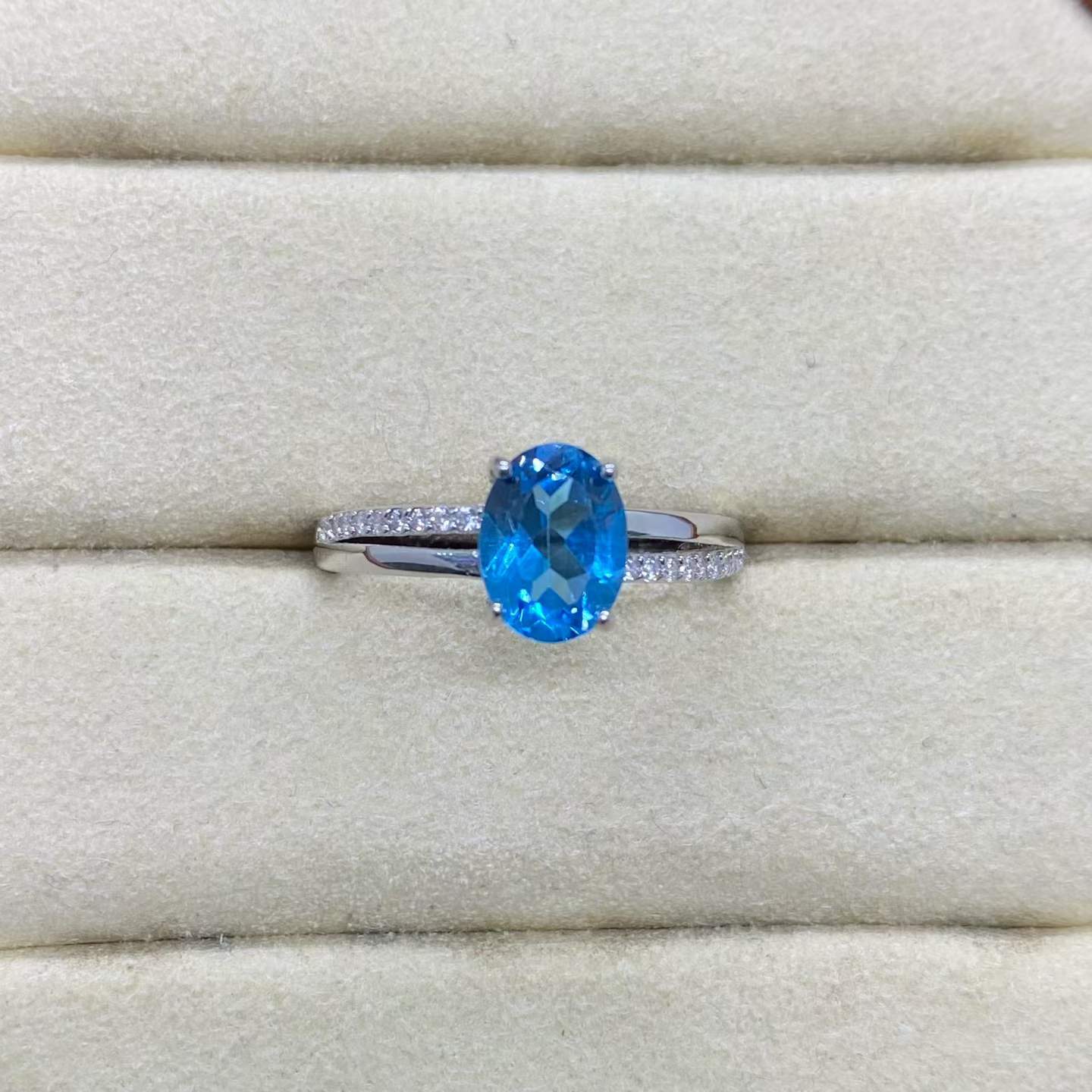 Natural Blue Topaz Ring in 925 Sterling Silver, 6×8mm Oval Gemstone