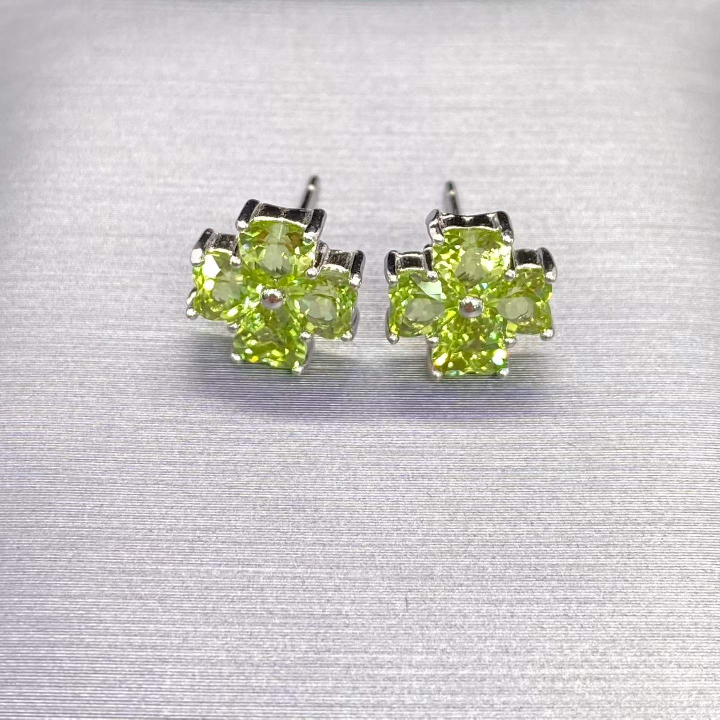 Natural Peridot Four-Leaf Clover Stud Earrings in 925 Sterling Silver, 4mm Heart-Cut Gemstones