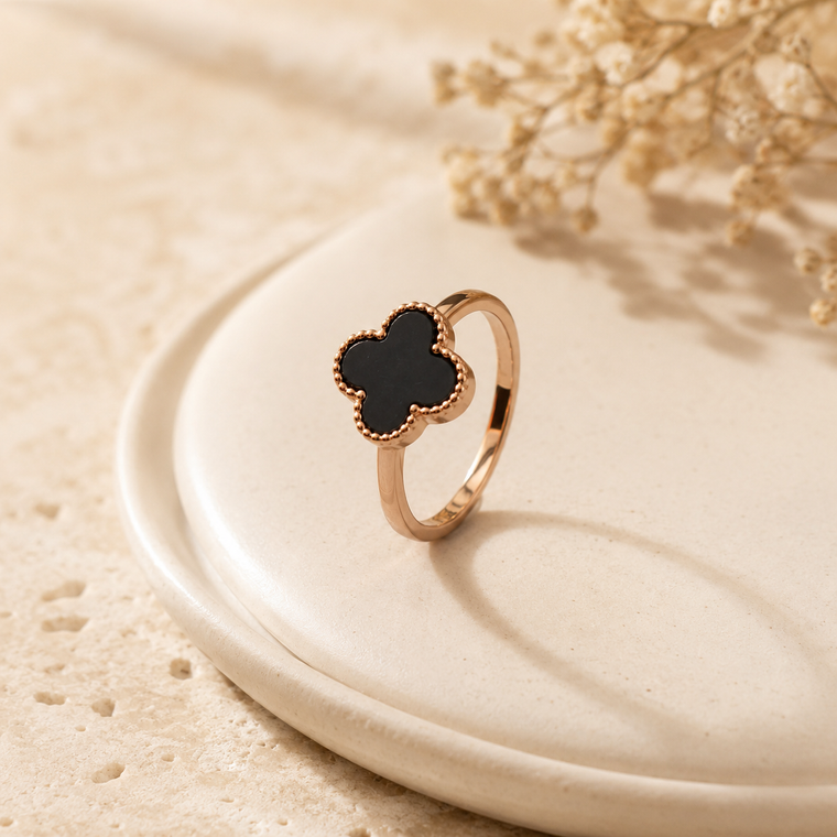 Black Agate Clover Ring in 18K Rose Gold-Plated Brass