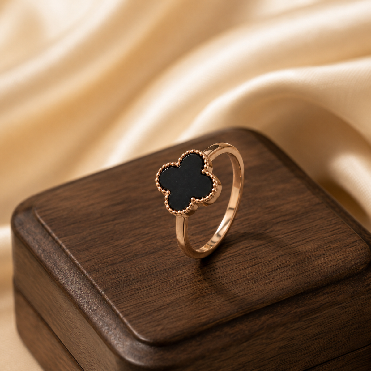 Black Agate Clover Ring in 18K Rose Gold-Plated Brass