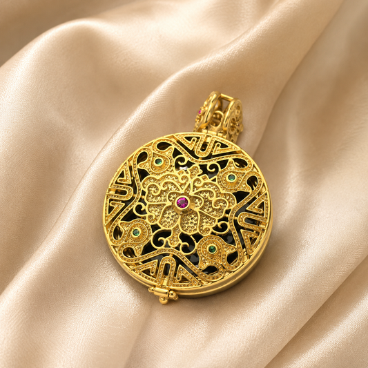 18K Gold Plated Black Agate Pendant Necklace | Round Vintage Filigree Locket