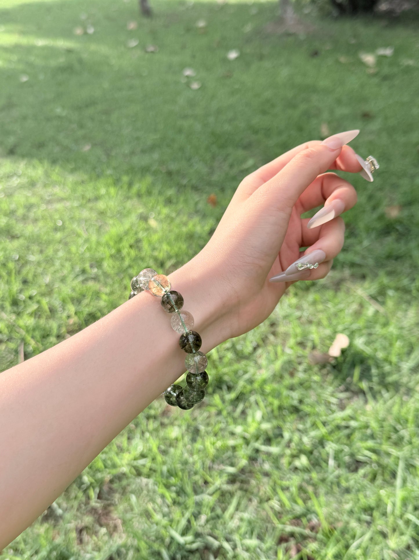 天然綠幽靈水晶手鏈 — 12mm