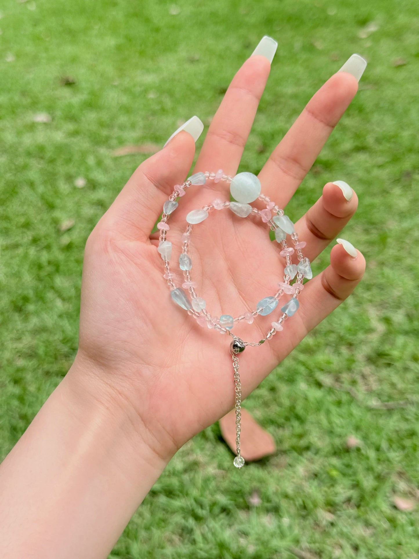 天然海藍寶石和粉晶雙圈手鍊 — 碎石珠與海藍寶石主珠