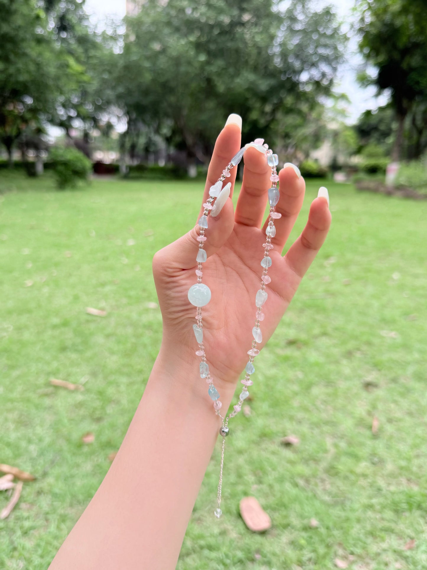 天然海藍寶石和粉晶雙圈手鍊 — 碎石珠與海藍寶石主珠