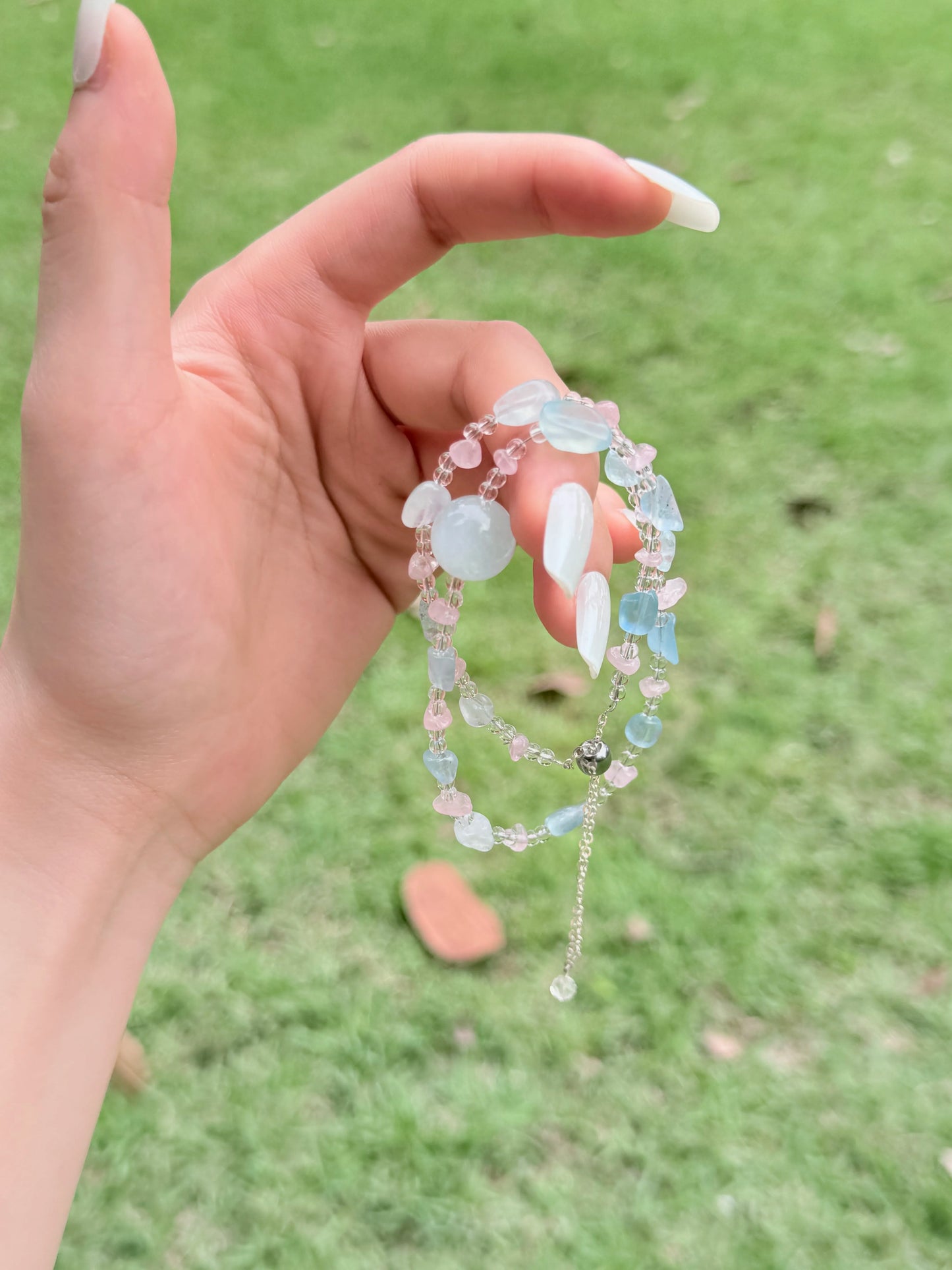 天然海藍寶石和粉晶雙圈手鍊 — 碎石珠與海藍寶石主珠